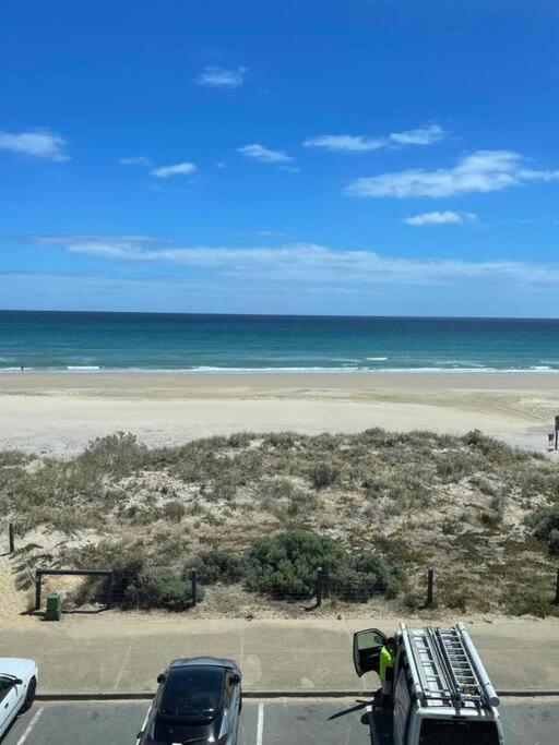 Hamptons @ - Beachfront 3 Bed Moana